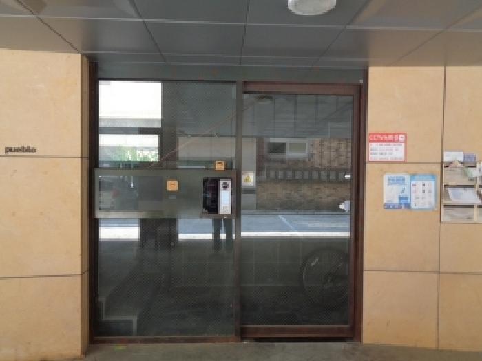 목록2의 공동현관문 전경