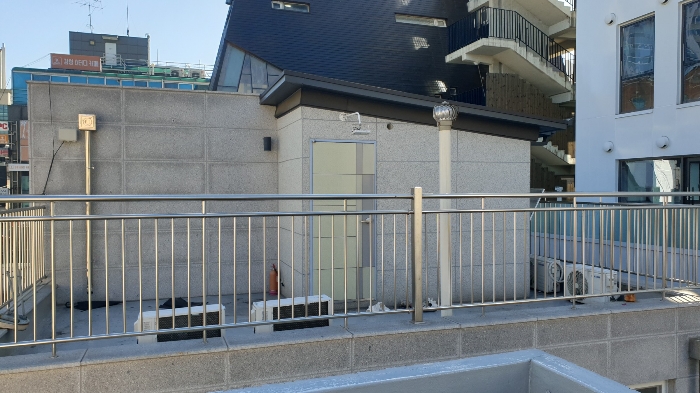 제시외건물(ㄱ)(옥상소재, 인접건물옥상에서촬영)