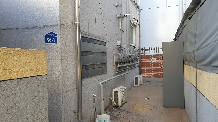 건물측면(입구측에서촬영)