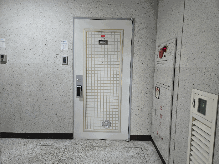 본건 현관 전경