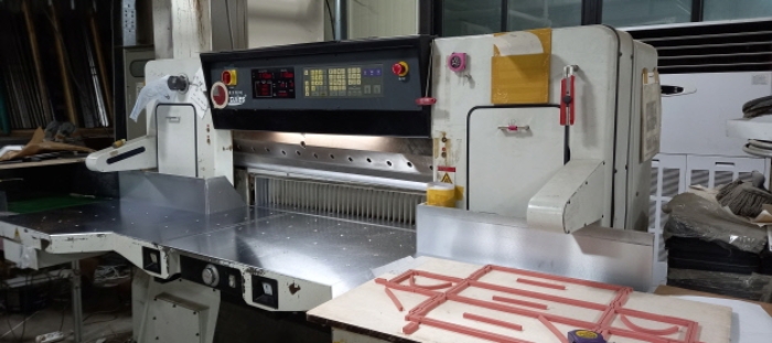 재단기(상표가 부착되어 있지 않음)  