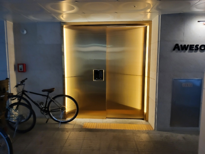 1층 공동출입문