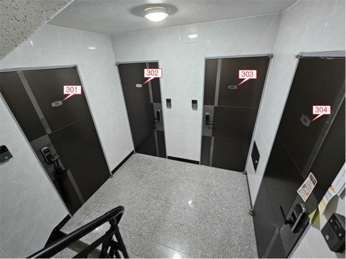 3층 현관(통칭: 301호-304호)