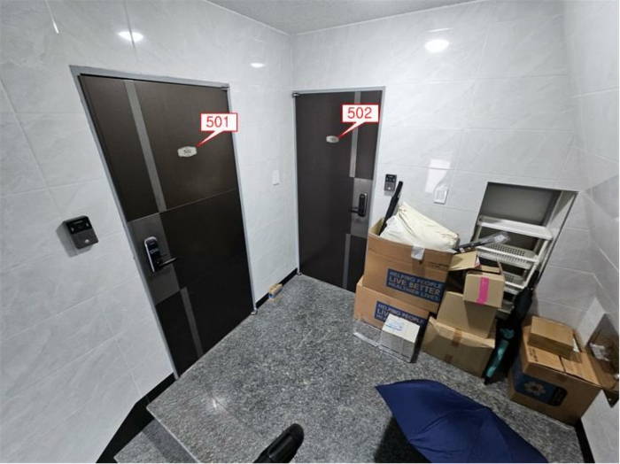 5층 현관(통칭: 501호, 502호)