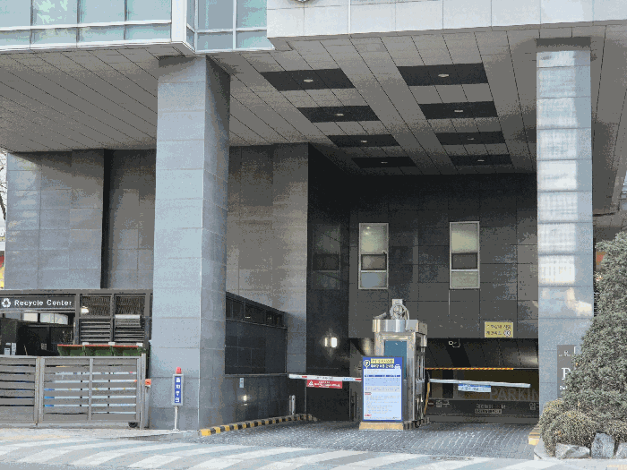 주차장 출입구