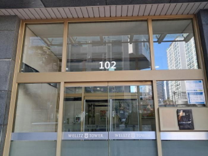 102동 공동출입문