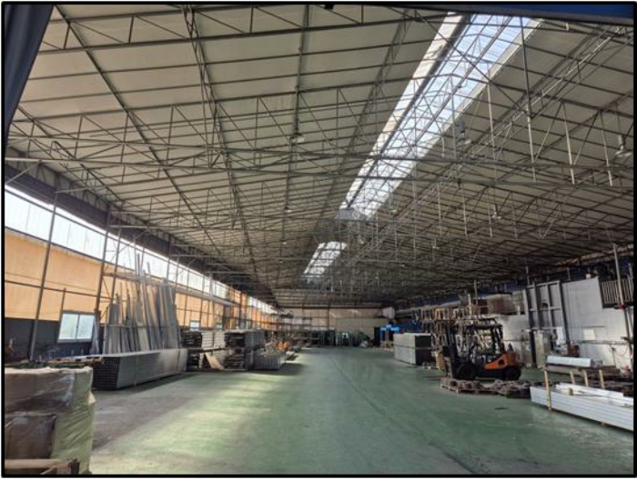 [ 제시외건물(ㄱ) 서측일부 내부 ]