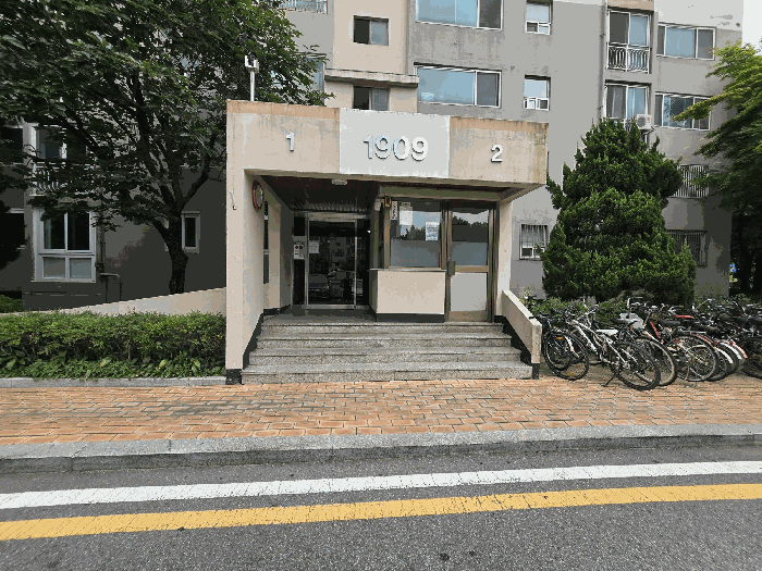 본건 외부 출입구