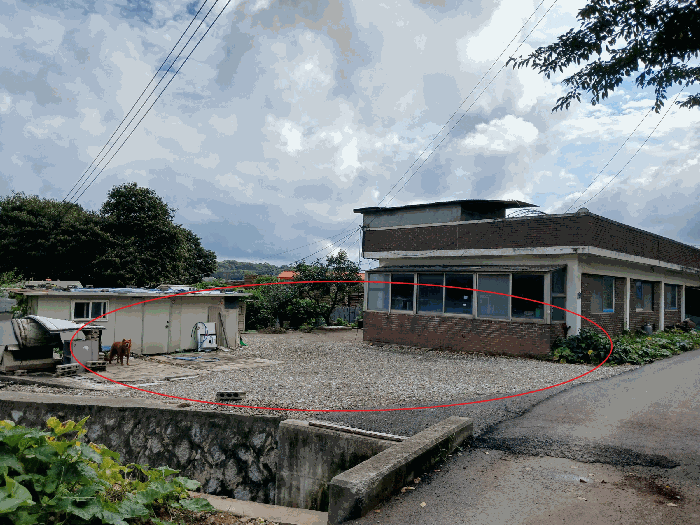 북동측에서 촬영한 본건 전경