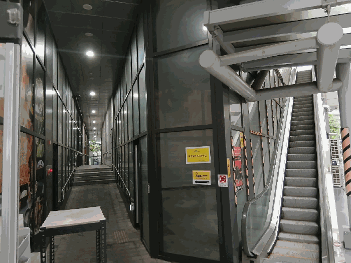 본 건 및 내부 복도