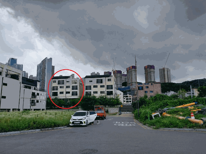 본건 동측에서 본 원경