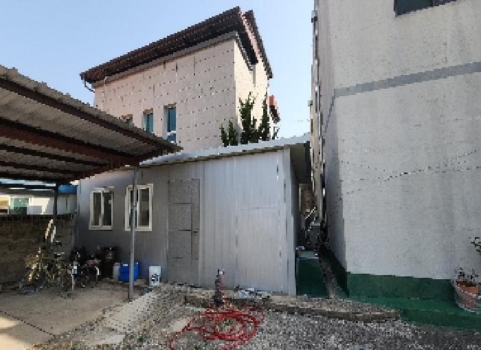 충청북도 영동군 영동읍 계산로2길 16(계산리 680-13)
목록3)제시외 판넬조 판넬지붕 창고