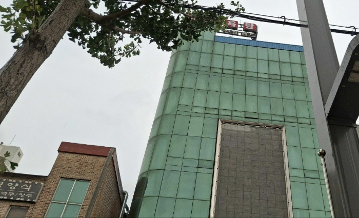 본건 전경(서측 도로 월편에서 촬영)