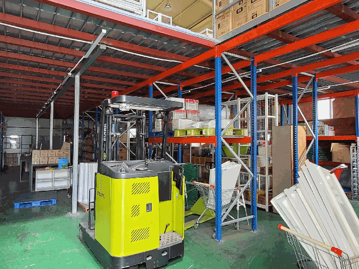 제시외물건(ㅁ)(재고보관대-기호(2) 창고 내부)