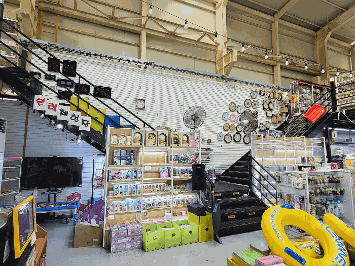 제시외물건(ㄹ)(계단)-기호(2) 소매점 내부)