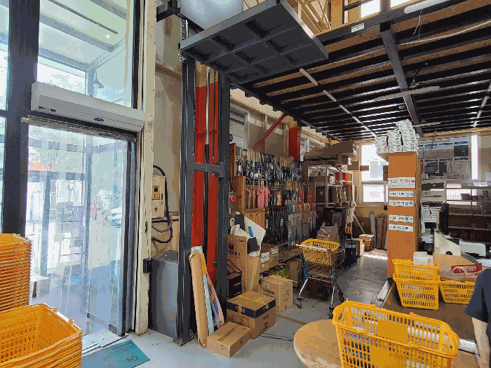 제시외물건(ㄹ)(리프트)-기호(2) 소매점 내부)