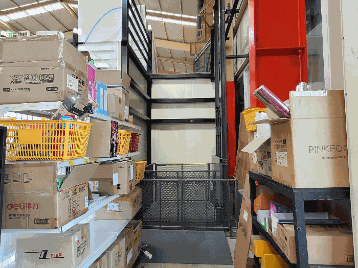 제시외물건(ㄹ)(리프트)-기호(2) 소매점 내부)