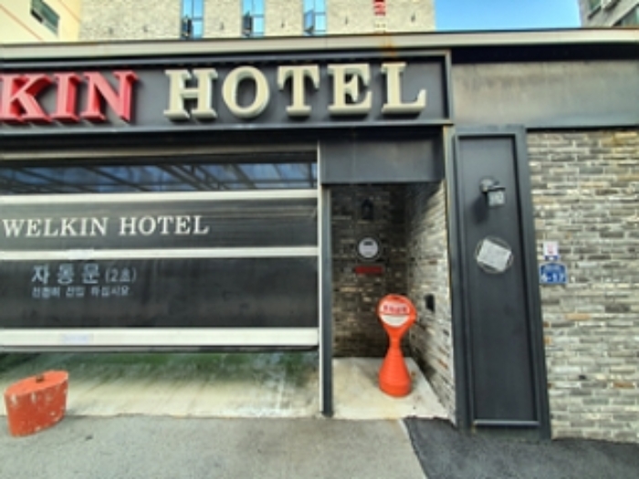 기호1, 1층 입구