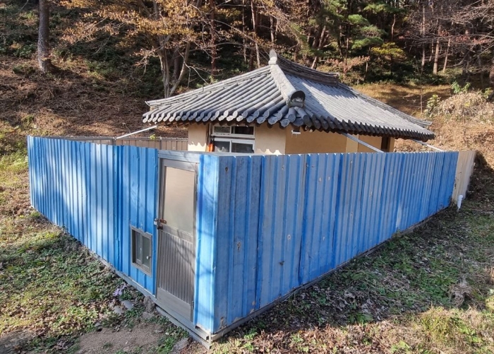 일련번호(22) 및 철제펜스 전경 