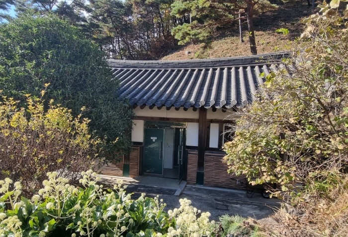 일련번호(26) 전경 