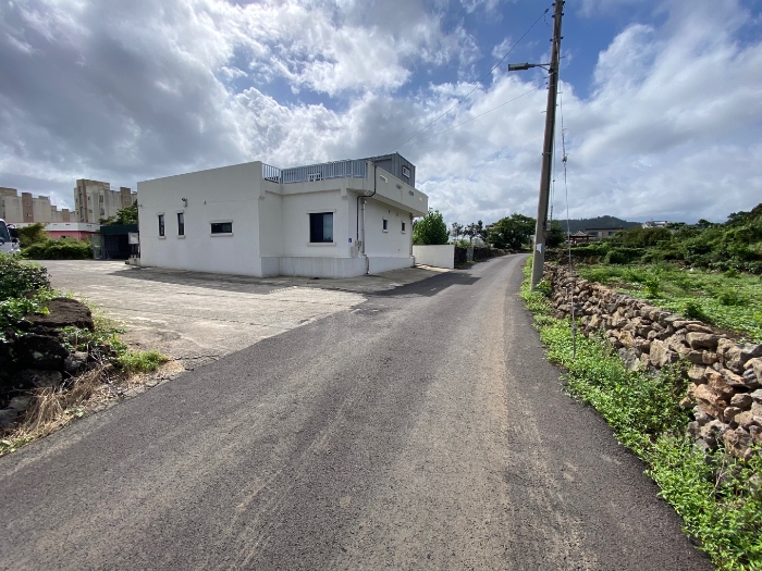 서측 접면도로 및 주위환경