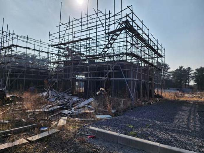 소재지2(노형동 282) 지상 건축 중단된 건물 사진