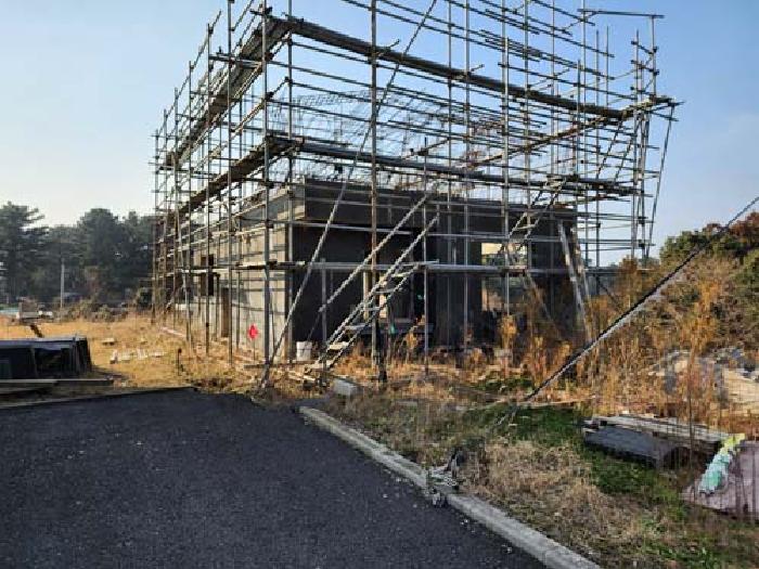 소재지2(노형동 282) 지상 건축 중단된 건물 사진