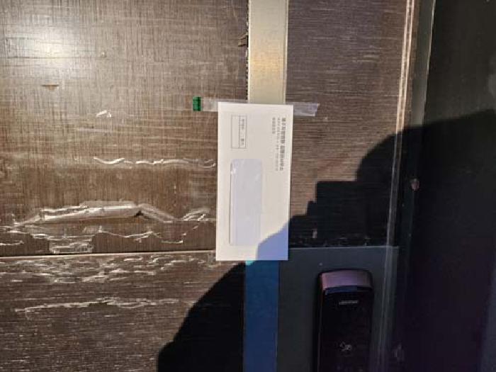 소재지2(노형동 282) 지상 제시외 건물(ㄱ) 현관 안내문 부착 사진