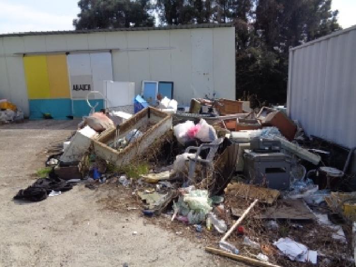 소재지 1.(오등동 1210-1) 일부 토지에 야적된 건축폐기물 사진