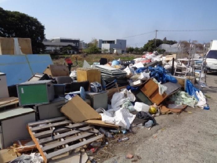 소재지 1.(오등동 1210-1) 일부 토지에 야적된 건축폐기물 사진