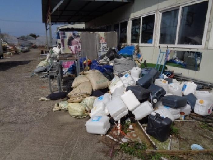 소재지 1.(오등동 1210-1) 일부 토지에 야적된 건축폐기물 사진