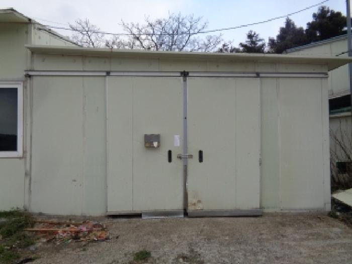 소재지 1.(오등동 1210-1) 제시외 건물 `ㅈ` 출입문에 안내문 부착 사진