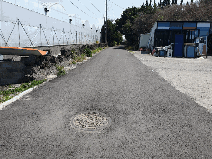 본건 북측으로 접한 포장도로