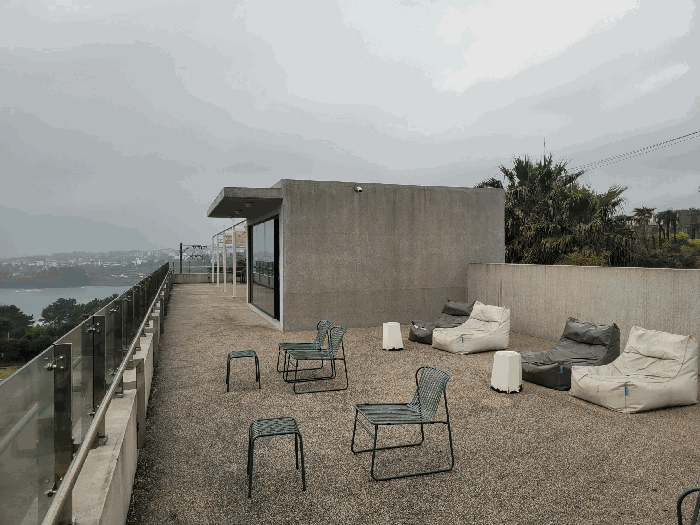 건물 전경(옥탑층)