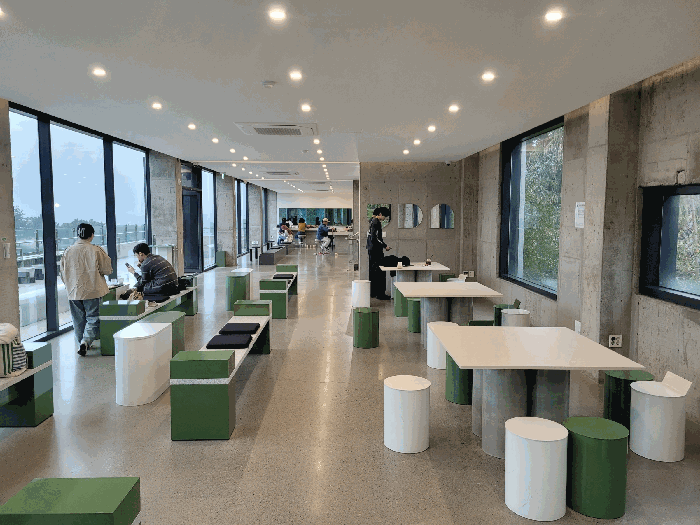 건물 전경(2층 내부)