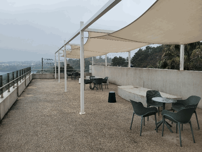 이동용이한 철구조물 차양(옥상 소재)