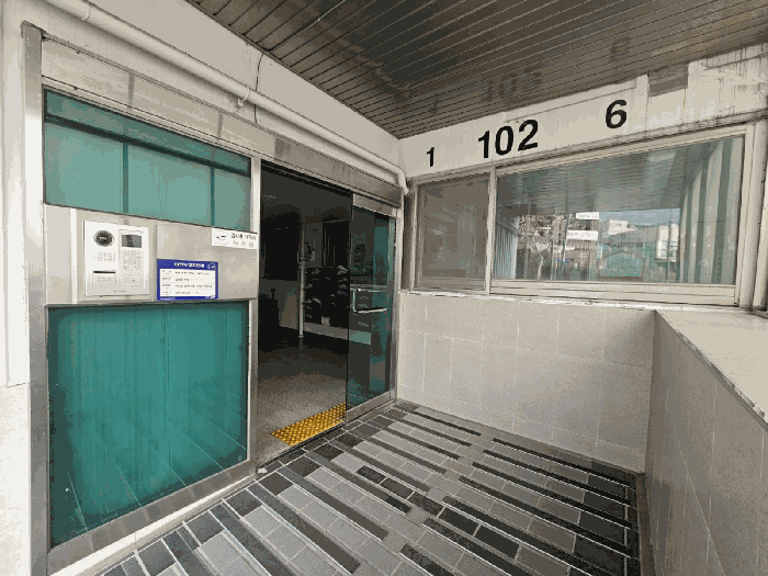 본건물내 공동출입구 전경