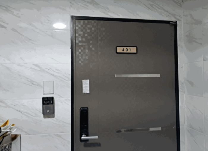 기호(2) 4층 401호 출입구
