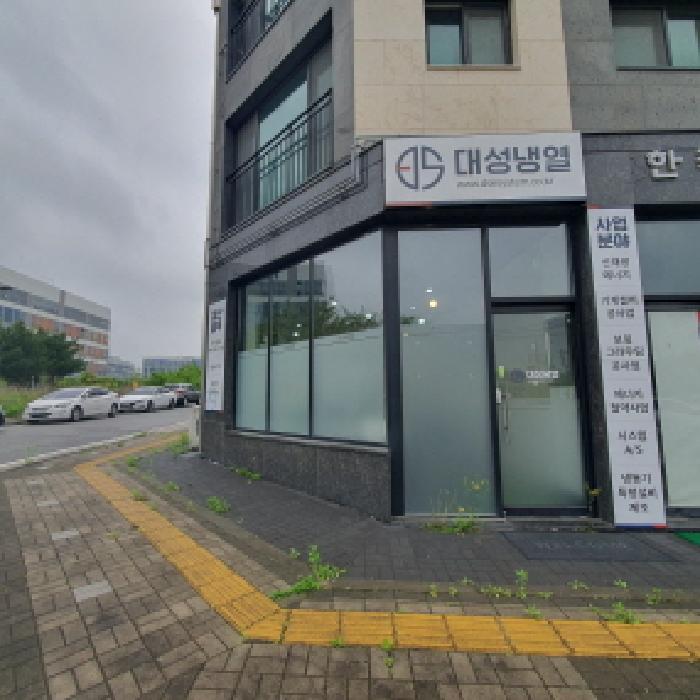 1층 상가 좌측 점포(내성냉열)의 출입문 전경