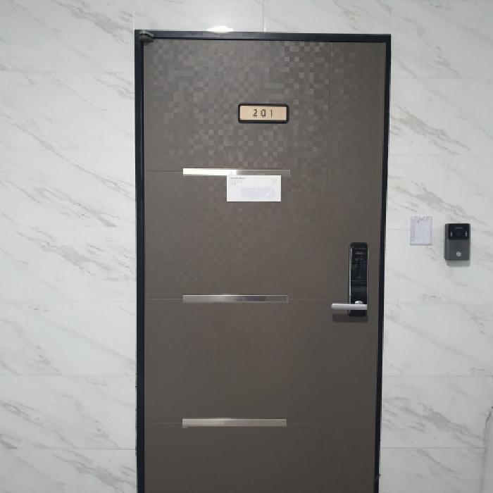 201호 세대출입문 전경