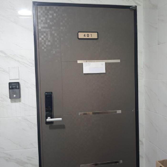 401호 세대출입문 전경