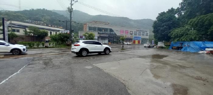 본건 부동산애 접해 있는 도로