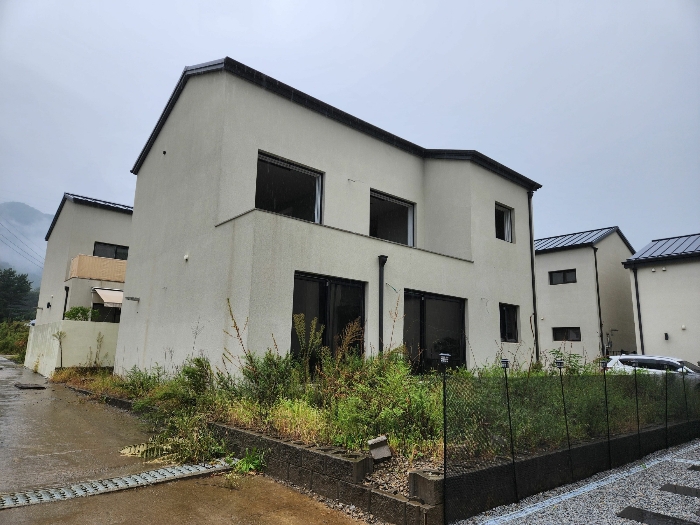 제시외물건(ㄱ) 전경(남서측에서 촬영)