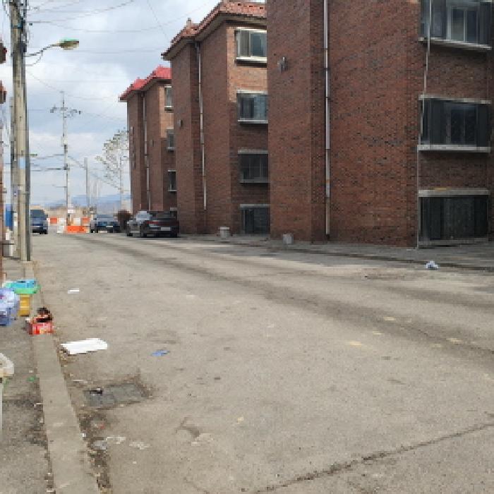 목록1 토지를 안쪽에서 진입로(출입로) 쪽으로 바라본 전경