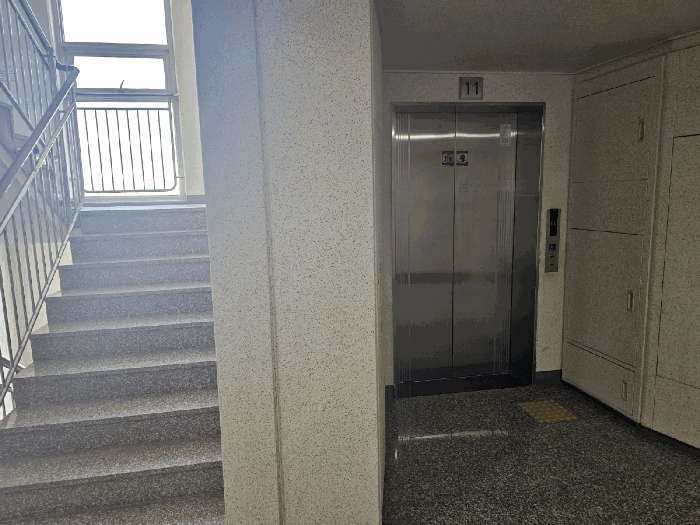 본건 동(103동) 내부