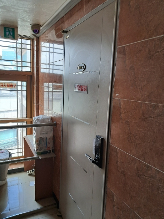 그린엠빌딩 6층 603호 출입구