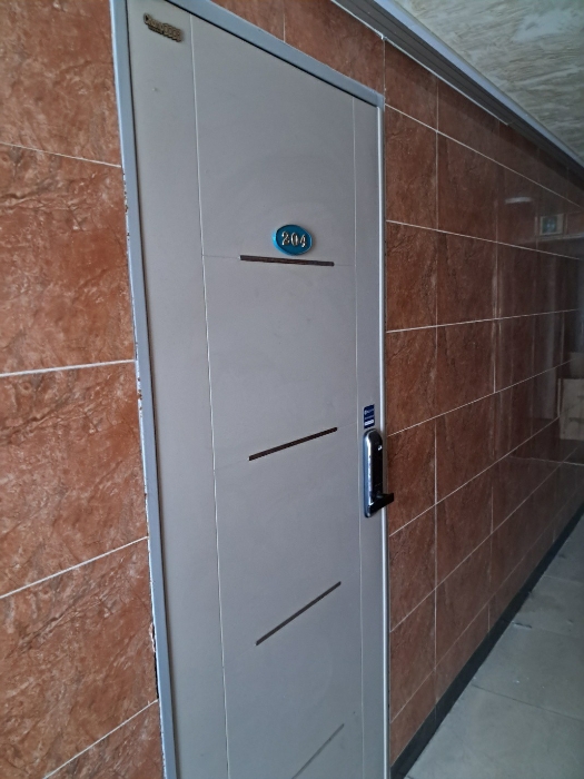 그린엠빌딩 2층 204호 출입구