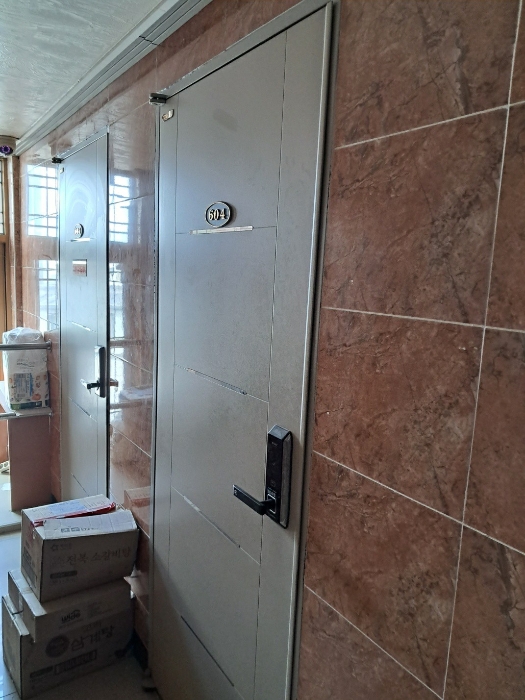 그린엠빌딩 6층 604호 출입구