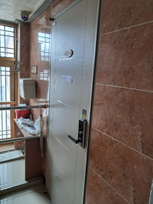 그린엠빌딩 5층 503호 출입구