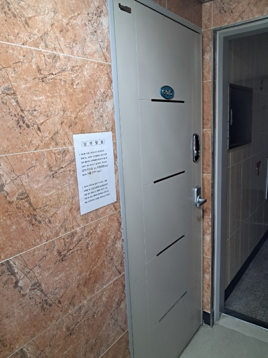 그린엠빌딩 6층 605호 출입구